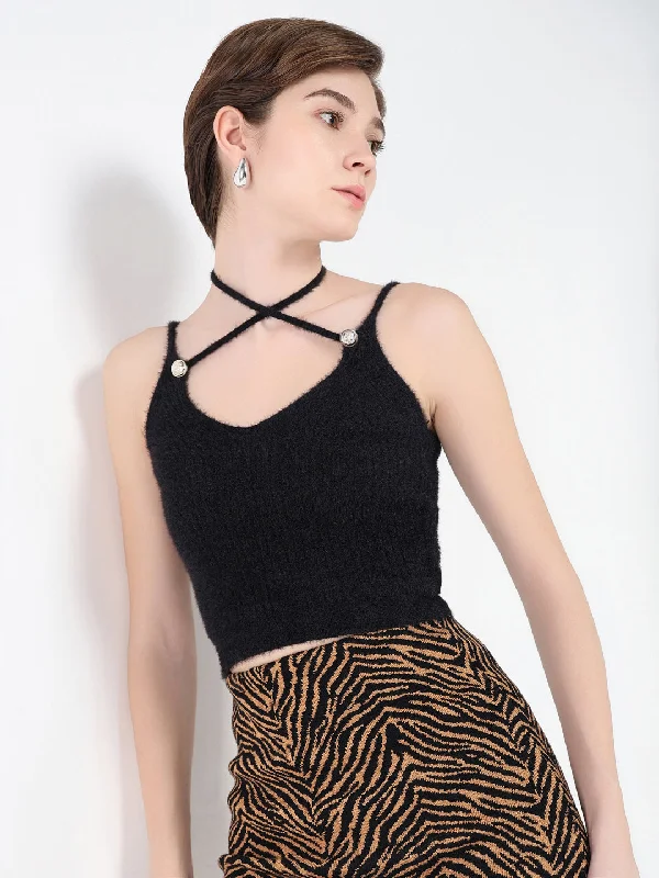 Weekend Discounts to Indulge In Women Solid Black Fitted Top