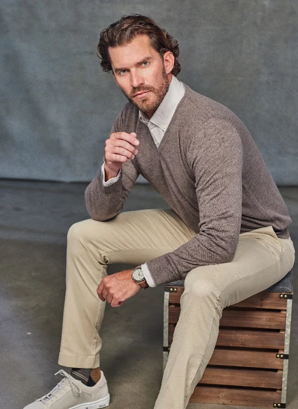 Today's Special Men's St. Barths Contrast V-Neck Cashmere Sweater in Heather Brown