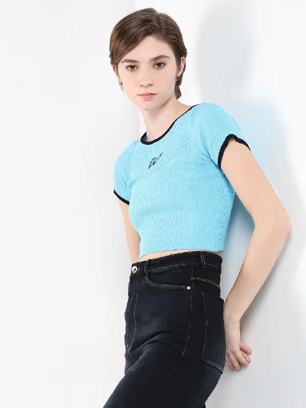 Weekend Offers That Shine Women Solid Blue Fitted Crop Top