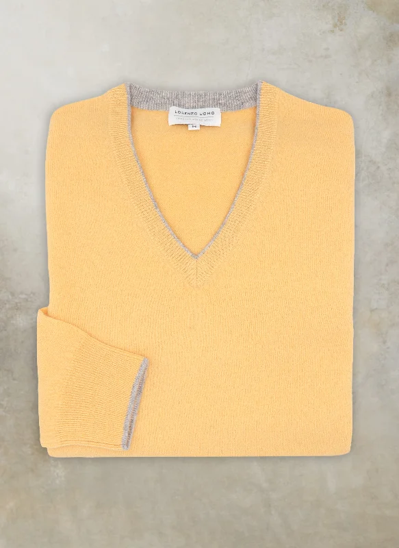 Bargain Alert Men's Melbourne Contrast V-Neck Extra-Fine Pure Merino Wool Sweater in Yellow