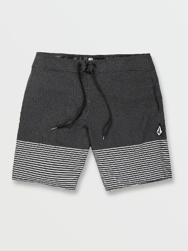 Price Slash Quarta Static Mod-Tech Trunks - Black